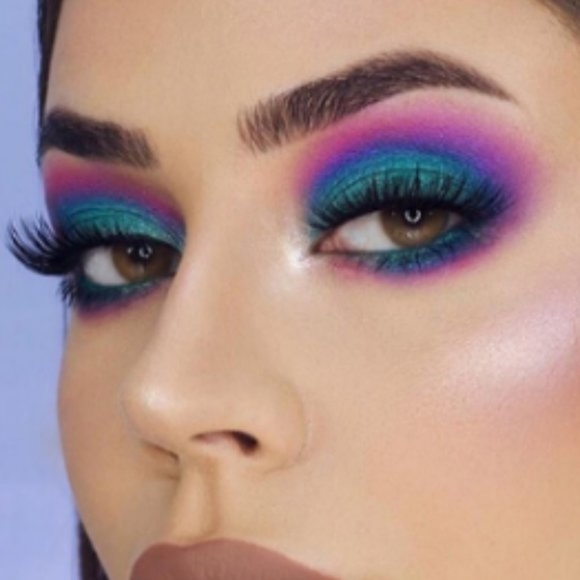 *FREE* NWT Makeup Revolution Brave Spirit Eye Shadow Palette - Picture 4 of 7